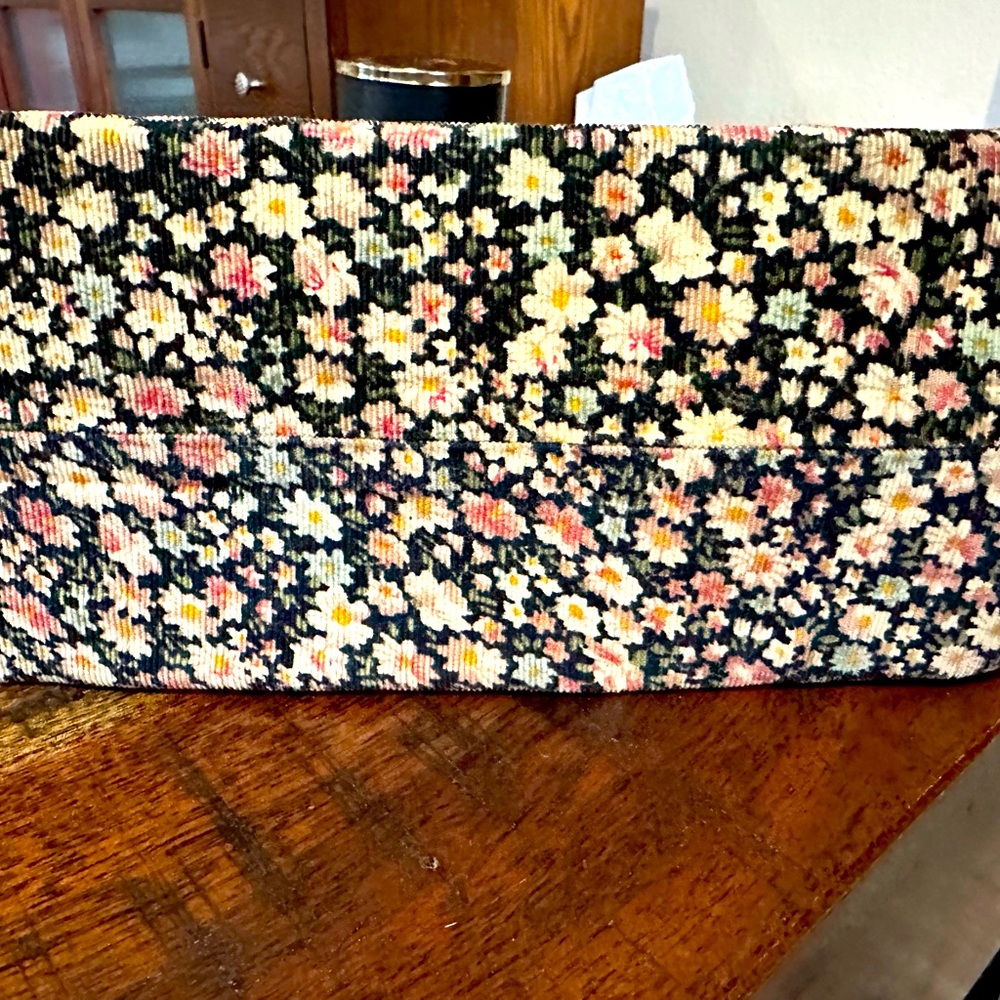 Tommy Hilfiger Floral Corduroy Purse - Picture 3 of 6